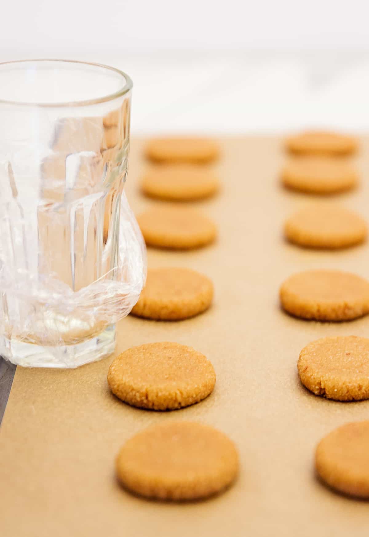 Old Fashioned Maple Pecan Cookies, Maple Pecan Cookie, Maple Cookies, Pecan Cookies, Cookies, whole food plant based, whole food, refined sugar free, maple, maple syrup, syrup, almond flour, almond, vegetarian, vegan, vegetarian cookies, vegan cookies, simple, easy, fast, 30 minutes, healthy, delicious, healthy cookies, oil free, gluten free, cookies, gluten free cookies, whole food plant based cookies, plant based cookies, cinnamon