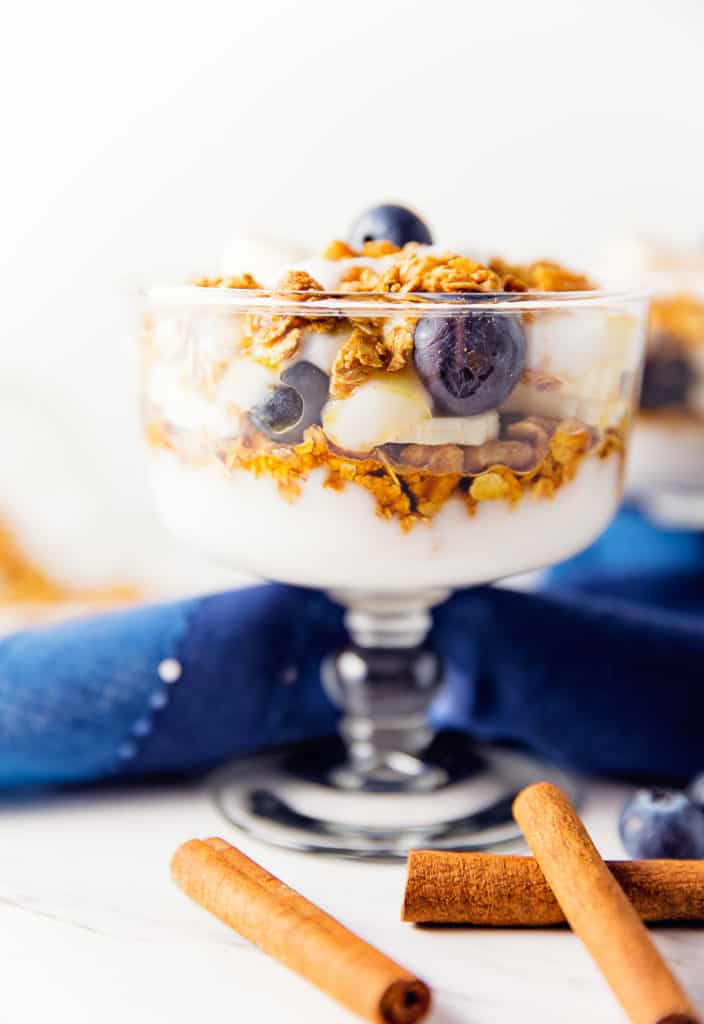 banana cinnamon parfait, parfait, granola, vegan, vegetarian, whole food plant based, gluten free, recipe, wfpb, healthy, oil free, no refined sugar, no oil, refined sugar free, breakfast, dessert, snacks, easy, fast, quick, dairy free,