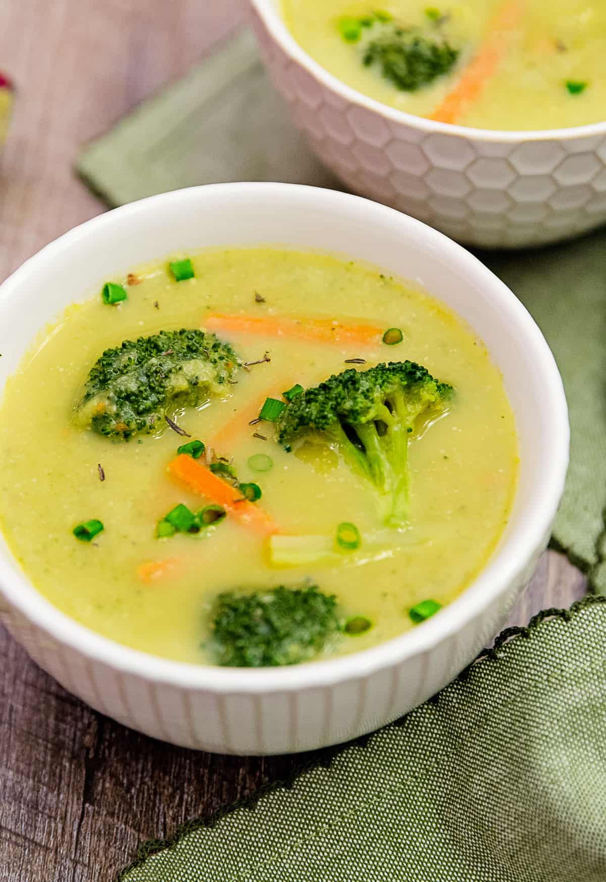 creamy broccoli cauliflower soup, broccoli, cauliflower, soup, recipe, vegan, vegetarian, whole food plant based, wfpb, gluten free, oil free, refined sugar free, no oil, no refined sugar, no dairy, dinner, lunch, side, appetizer, dinner party, entertaining, simple, healthy