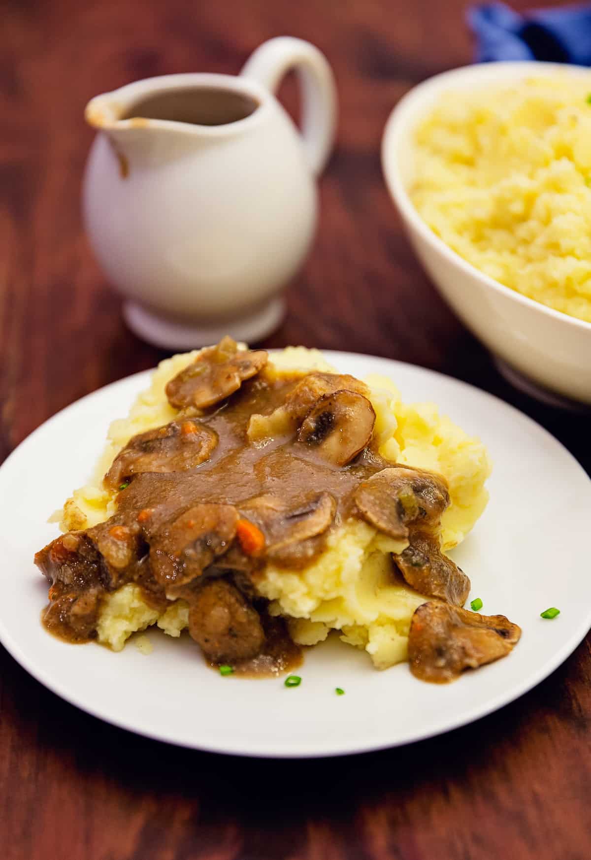 mushroom gravy, mushrooms, gravy, the best mushroom gravy, dinner, lunch, side, gluten free, vegan, vegetarian, whole food plant based, wfpb, recipe, oil free, refined sugar free, easy recipe, vegan recipe, gluten free recipe, vegetarian recipe, almond milk, vegan gravy, vegetarian gravy, whole food plant based gravy, wfpb gravy, vegan potatoes, vegetarian mushrooms, whole food plant based mushrooms, wfpb mushrooms, easy, simple, healthy