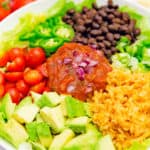Salsa veggie bowl, veggie bowl, vegan, vegetarian, whole food plant based, gluten free, recipe, wfpb, healthy, oil free, no refined sugar, no oil, refined sugar free, lunch, dinner, easy, fast, quick, dinner party, entertaining, Spanish rice, rice, black beans, green onions, tomatoes, jalapeño, quick dinner, avocado, salsa dressing, fast dinner, dairy free, no dairy, Mexican, Southwestern