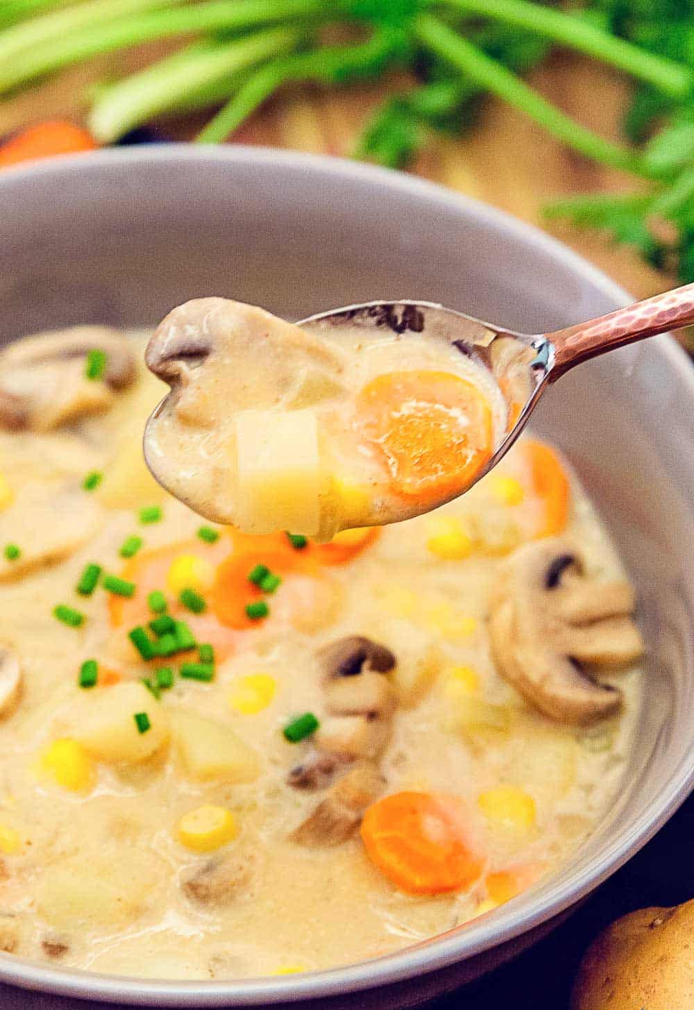 Vegan Baked Potato Soup Recipe - Vegan Huggs