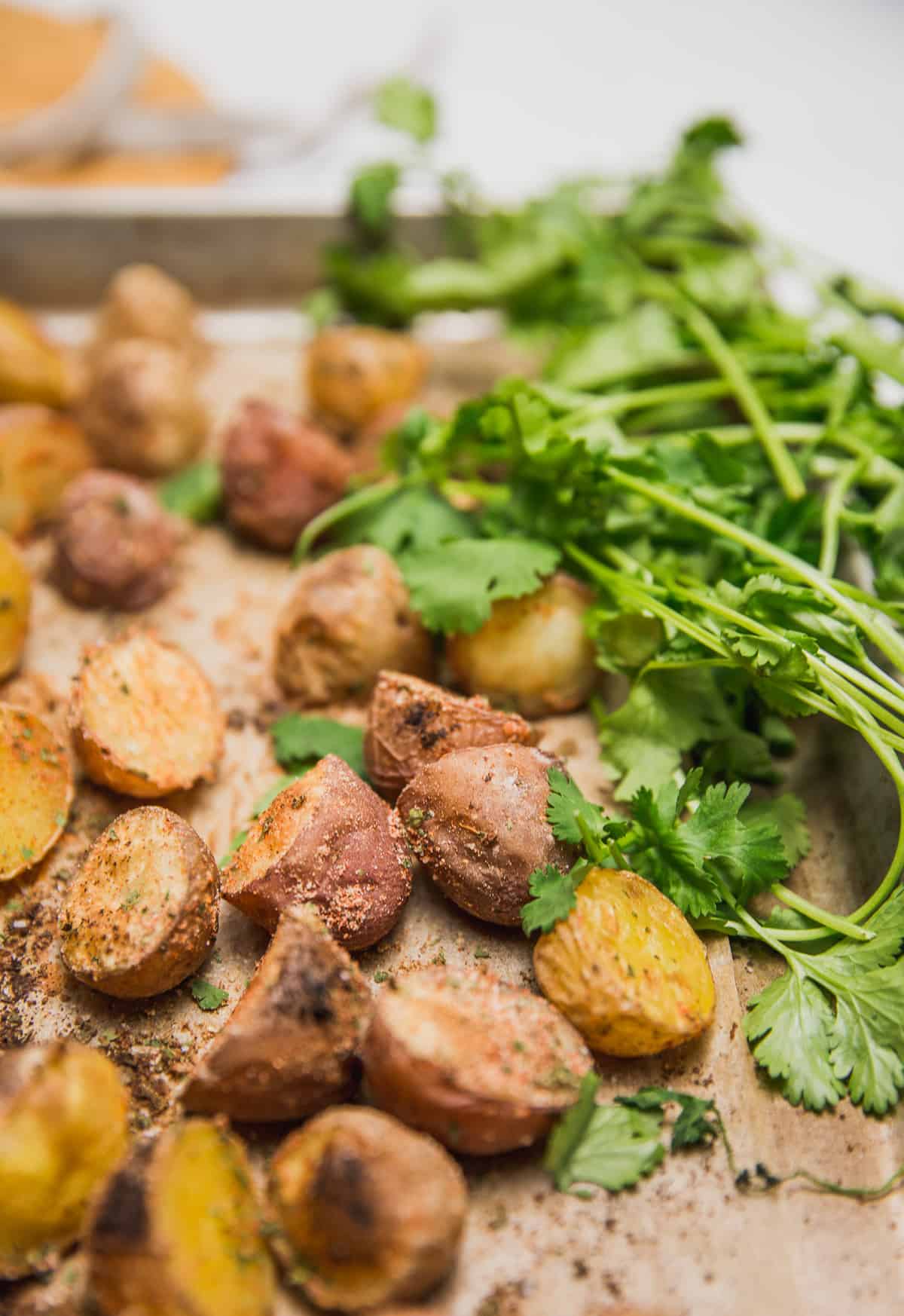 Seasoned Oven Roasted Baby Potatoes, plant based, vegan, vegetarian, whole food plant based, gluten free, recipe, wfpb, healthy, healthy vegan, oil free, no refined sugar, no oil, refined sugar free, dairy free, dinner party, entertaining,