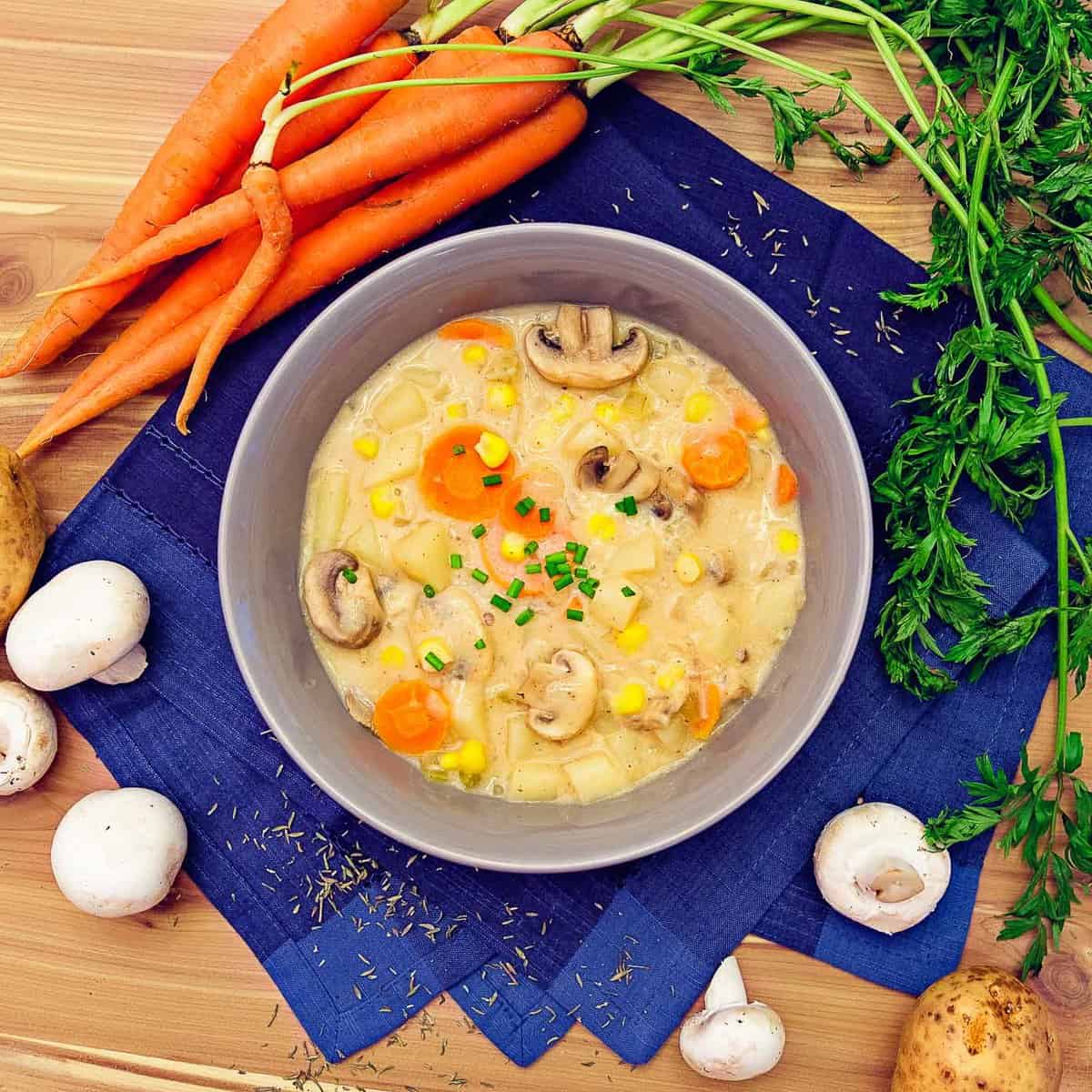 vegan clam chowder, chowder, soup, recipe, vegan, vegetarian, whole food plant based, wfpb, gluten free, oil free, refined sugar free, no oil, no refined sugar, no dairy, dinner, lunch, appetizer, dinner party, entertaining, simple, healthy