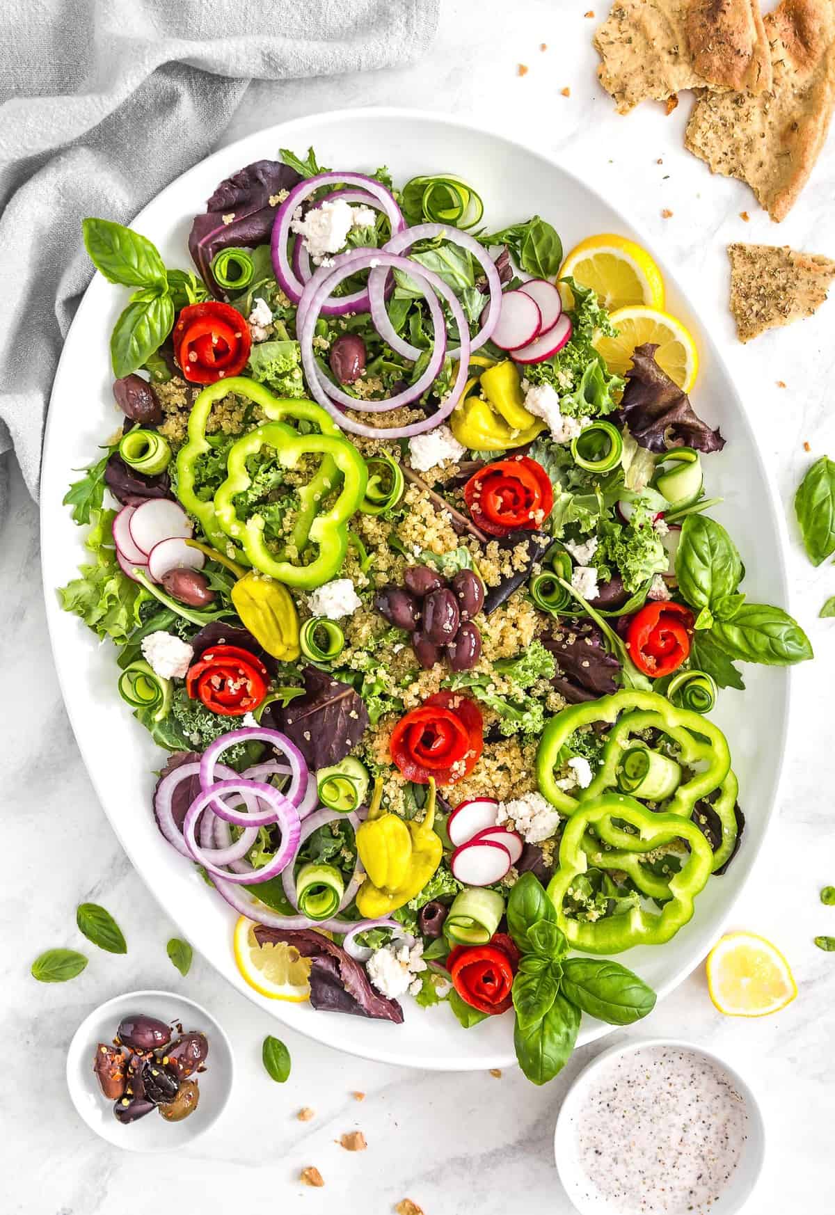 https://monkeyandmekitchenadventures.com/wp-content/uploads/2018/06/No-Oil-Greek-Salad_01.jpg