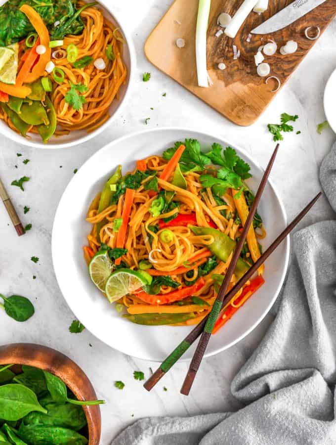 Fast and Easy Curry Noodles, vegan curry, vegan noodles, vegan dinner, plant based, vegan, vegetarian, whole food plant based, gluten free, recipe, wfpb, healthy, healthy vegan, oil free, no refined sugar, no oil, refined sugar free, dairy free, noodles, curry, veggies, dinner, fast recipe, easy recipe
