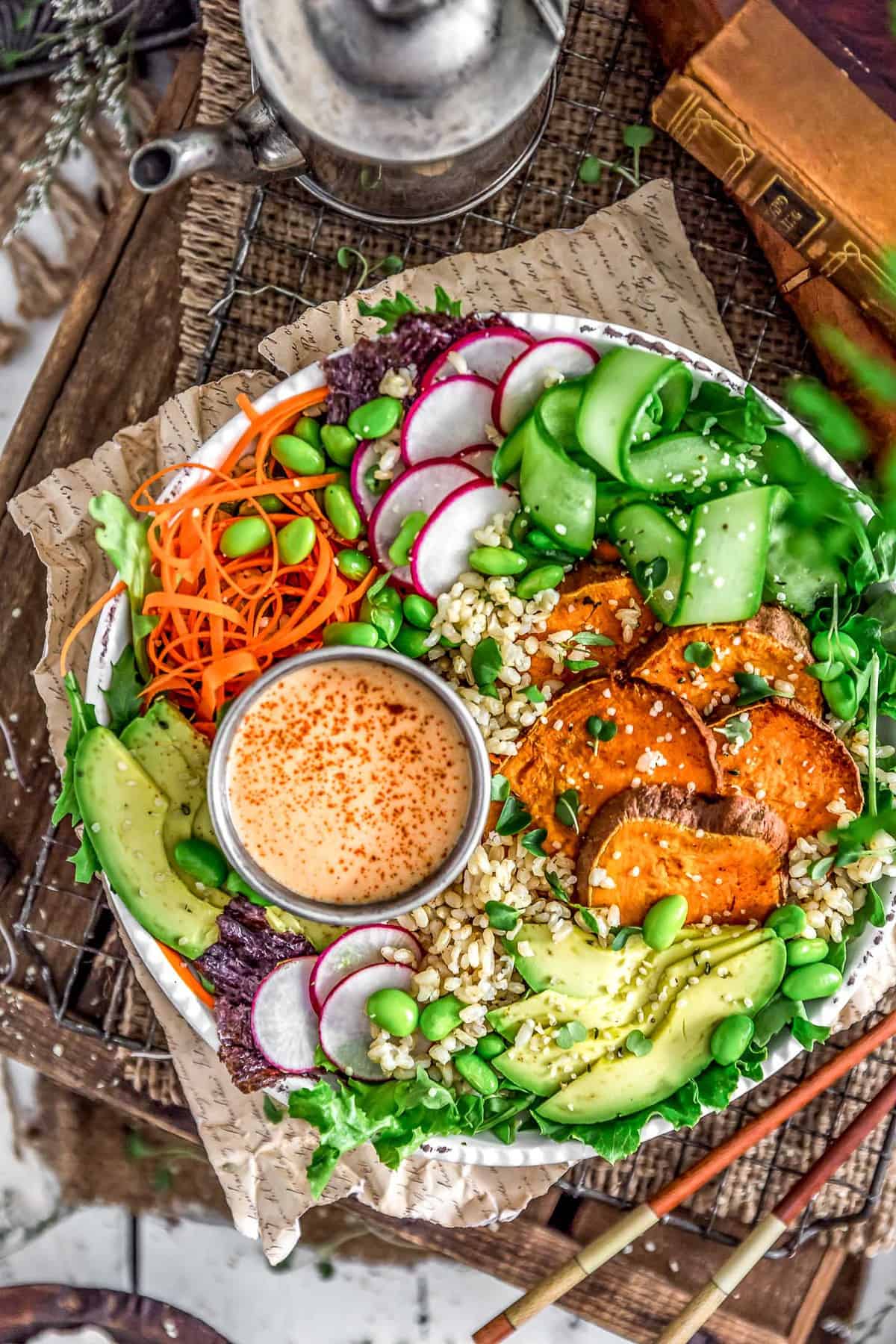 Vegan sushi bowl with yum yum dressing