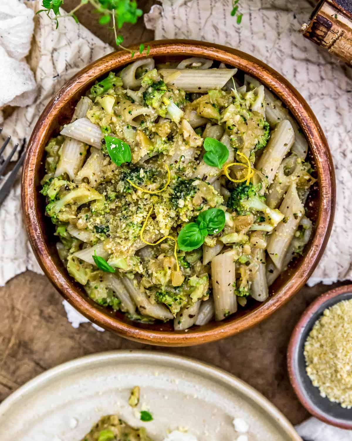 Pasta coated with Creamy Lemon Broccoli Sauce