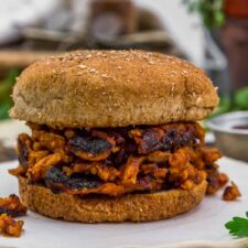 일부러 태운 BBQ 소이컬 샌드위치