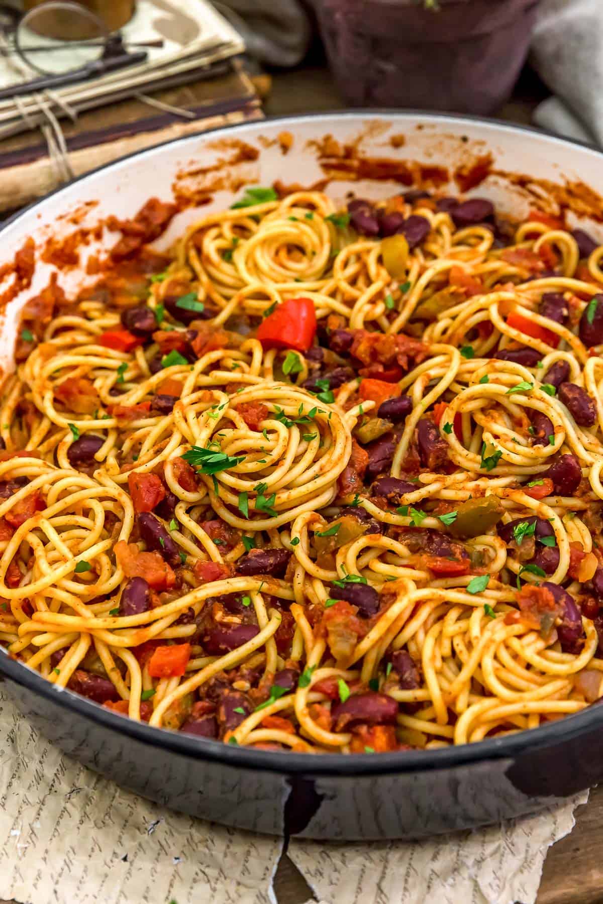 Vegan Chili-ghetti in a skillet