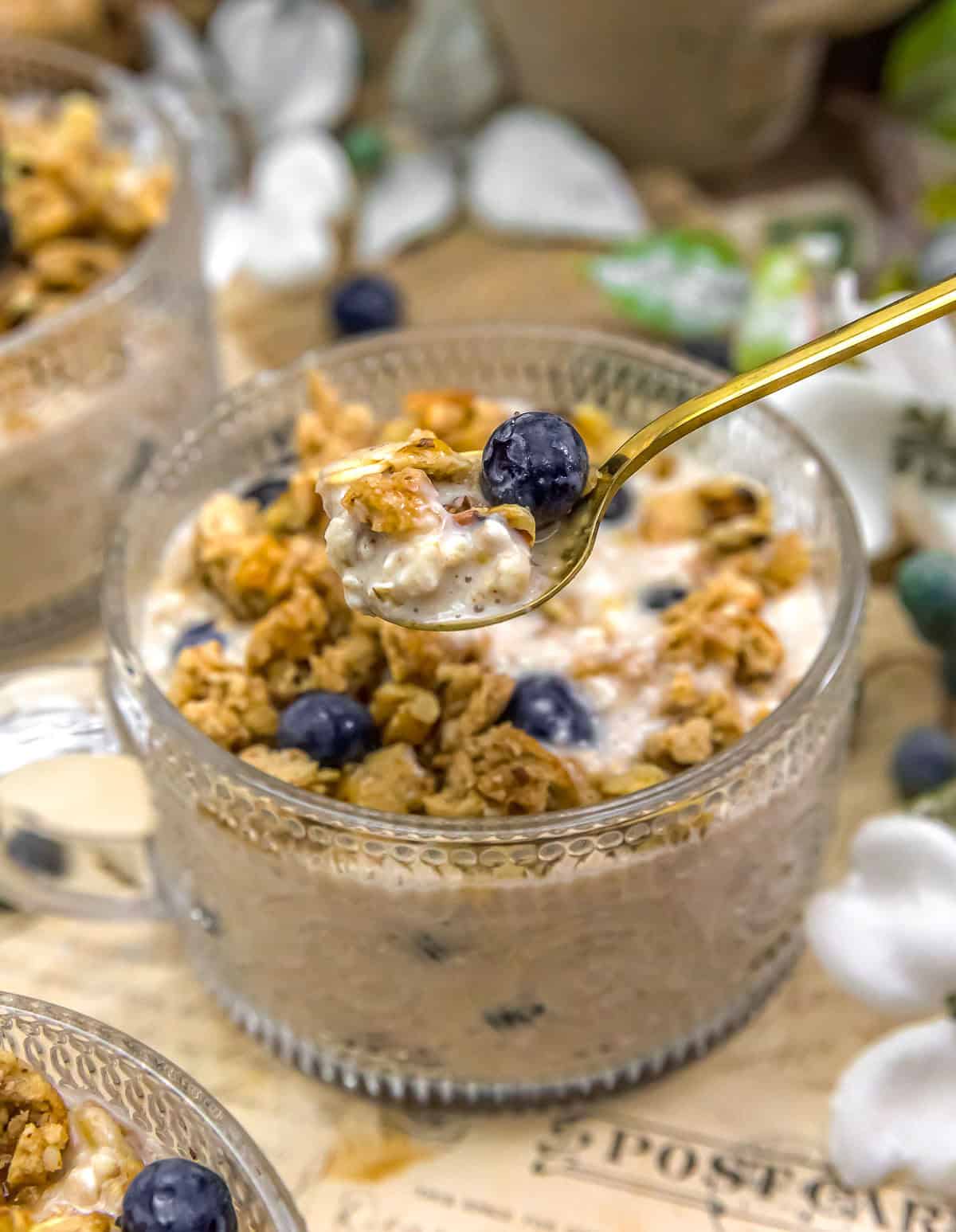 Spoonful of Vegan Blueberry Buckle Overnight Oats