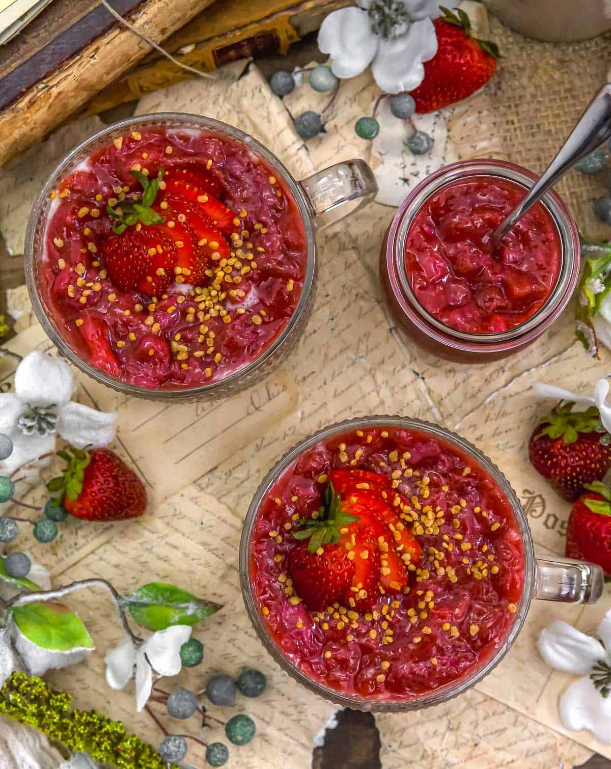 Jars of Strawberry Rhubarb Overnight Oats