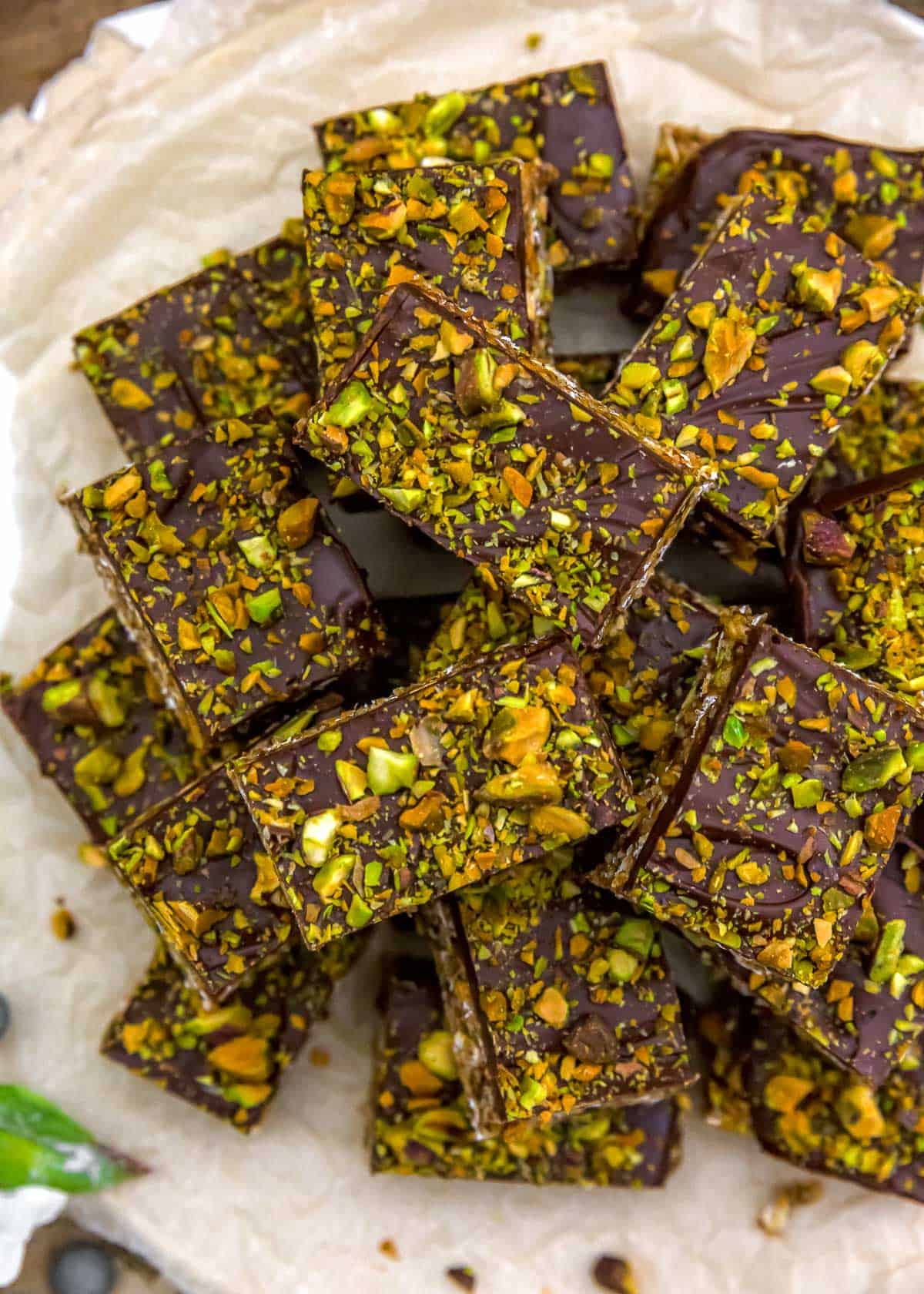 Chocolate Pistachio Puffed Quinoa Crunch Bars