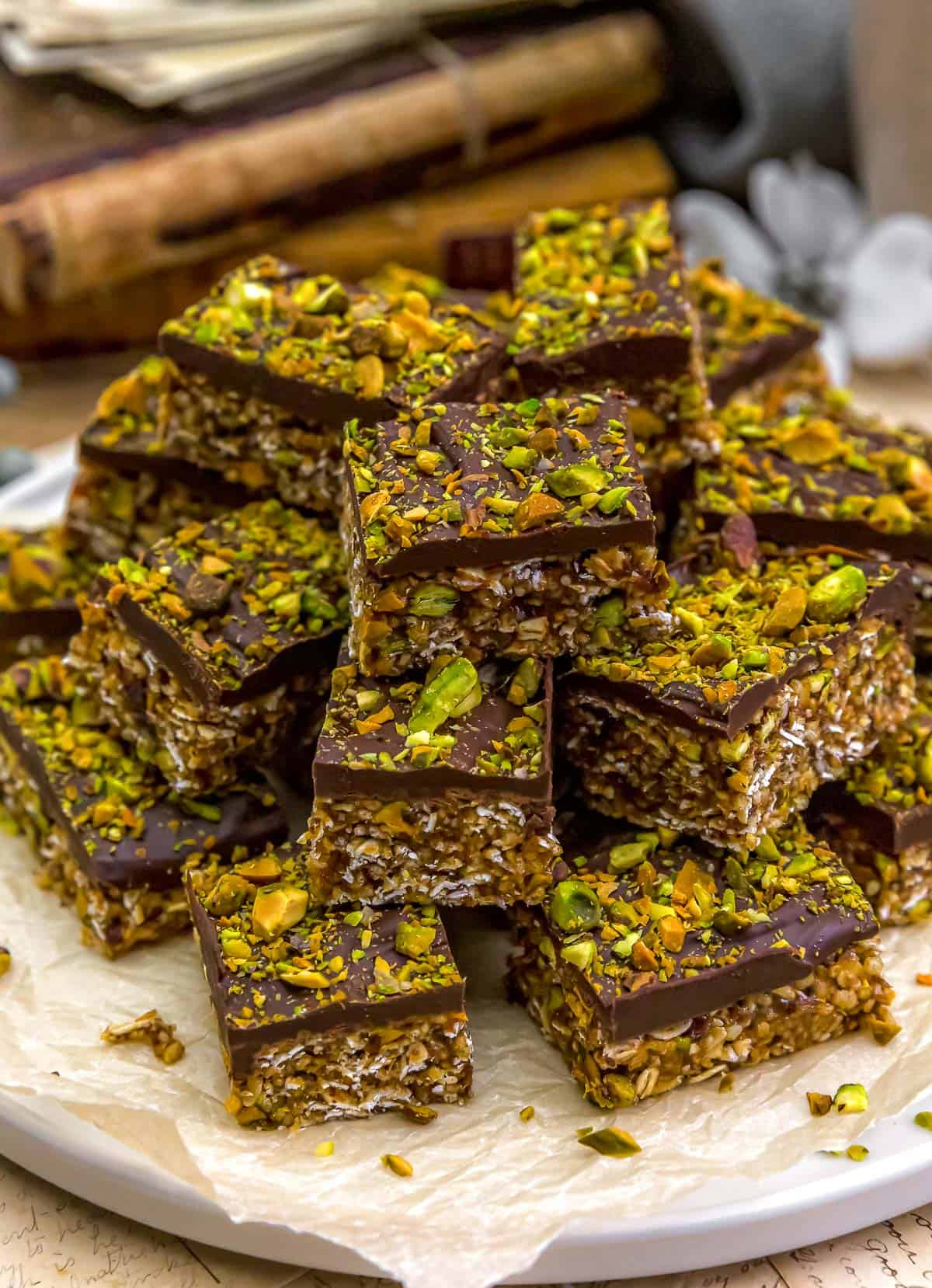 Chocolate Pistachio Puffed Quinoa Crunch Bars